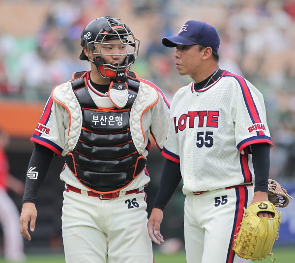 구원등판한 김사율 선수의 역투모습